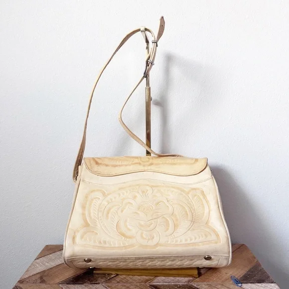 Avelar Hand Tooled Cream Leather Bag - Picture 3 of 11